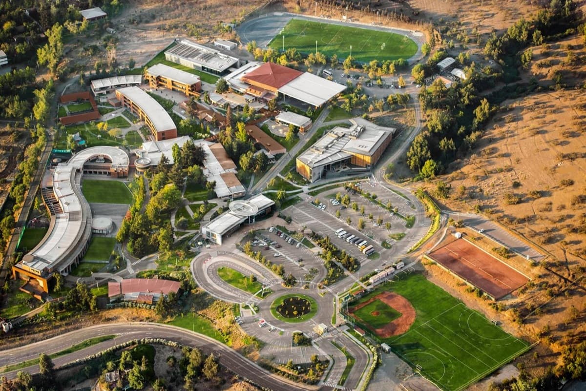 The sprawling expanses of Nido de Aguilas School, Santiago