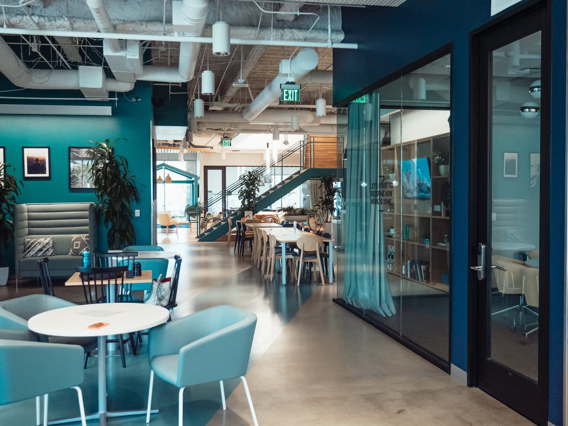 Open and collaborative modern office space with stylish furniture and natural lighting